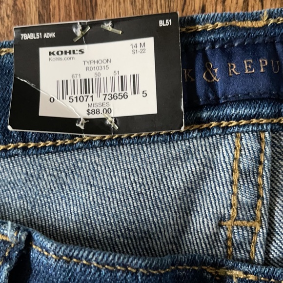 Rock & Republic NWT Low Rise Typhoon Bootcut Jeans - Picture 3 of 17